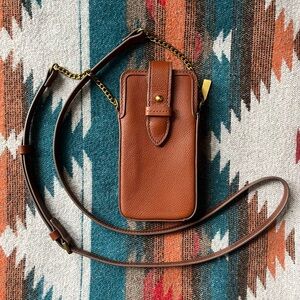 Fossil Lainie Phone & Card Crossbody in Brown Leather.